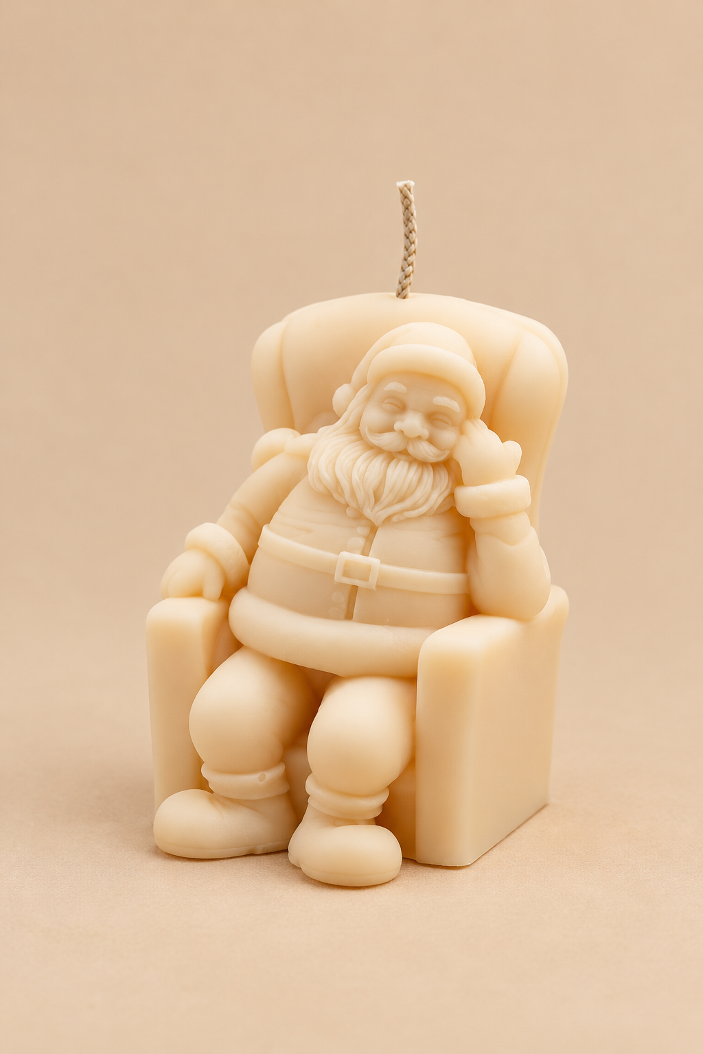 Bougie Père Noël dans son Fauteuil – Bougie moulée de Noël